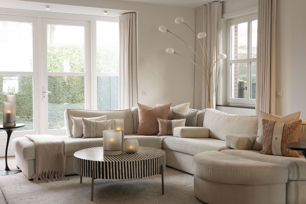 brons-kayleigh-ellen-strook-nikkistone-tjkinterior